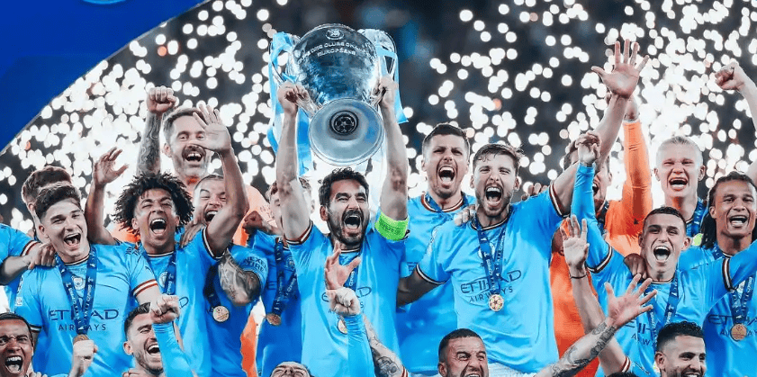 包含欧冠倒计时，那不勒斯关键时刻再遭质疑，细节引发关注，气氛紧张，临场指挥获称赞的词条