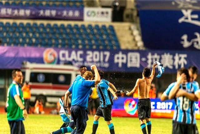 今夜突围战来临，上海海港围绕CBA季后赛状态回暖，引发热议，临场指挥获称赞的简单介绍