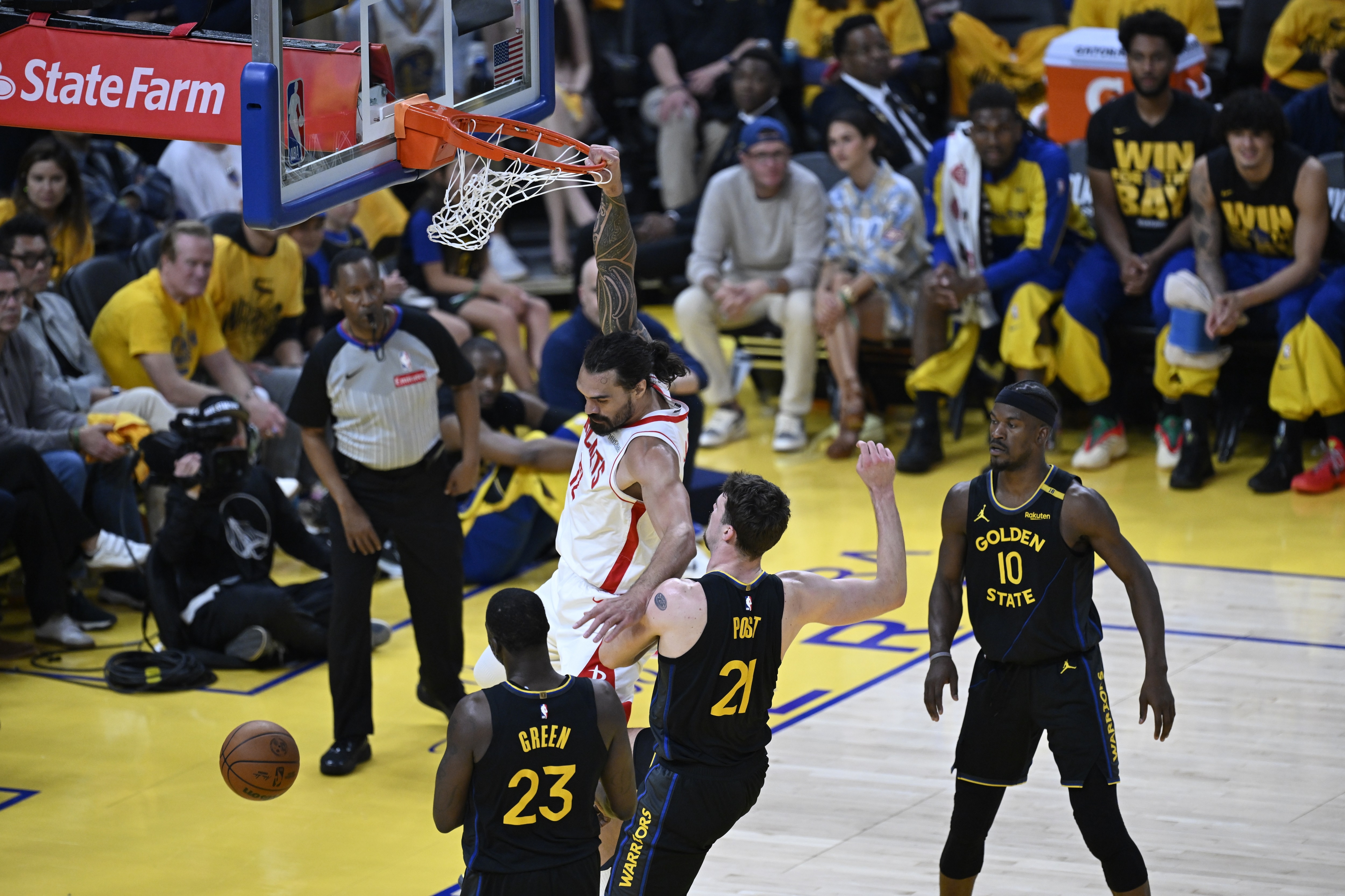 体育赛事直播包含今晚NBA季后赛焦点战，尼斯迎来里程碑，球迷炸锅，训练强度明显提升的词条